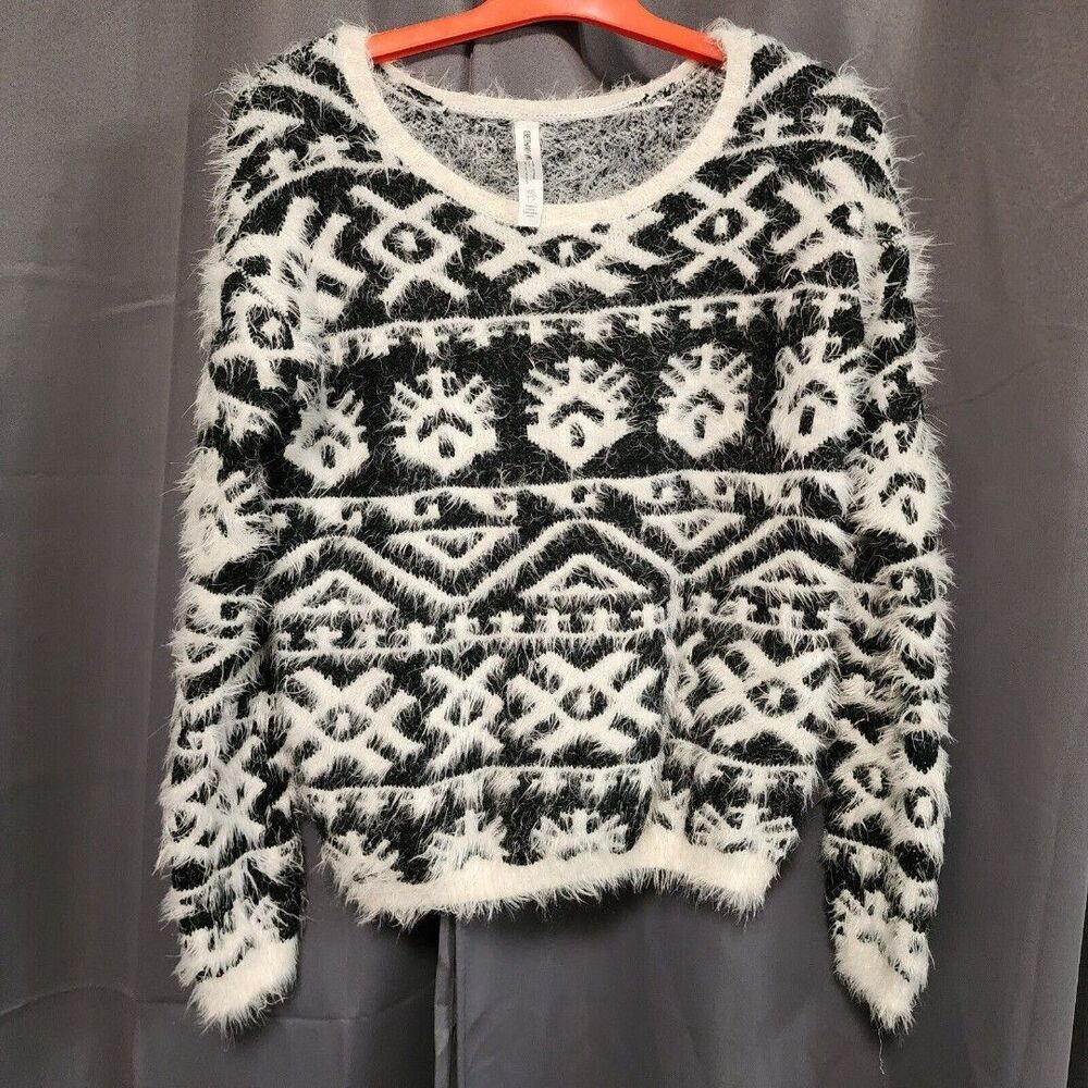 Bethany Mota Sweater Fuzzy Pattern Pullover Women’s Size X Small Black White